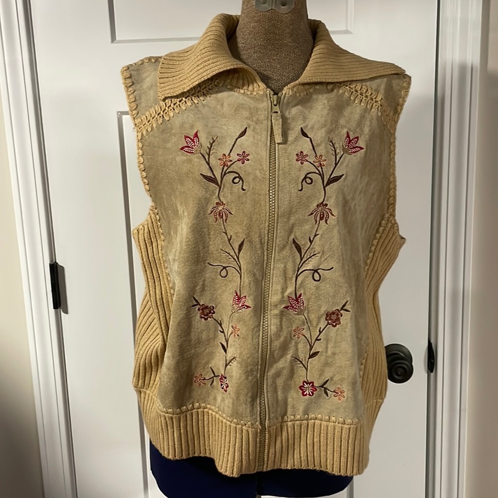 Studio Designers Original Leather Embroidered Vest Size L